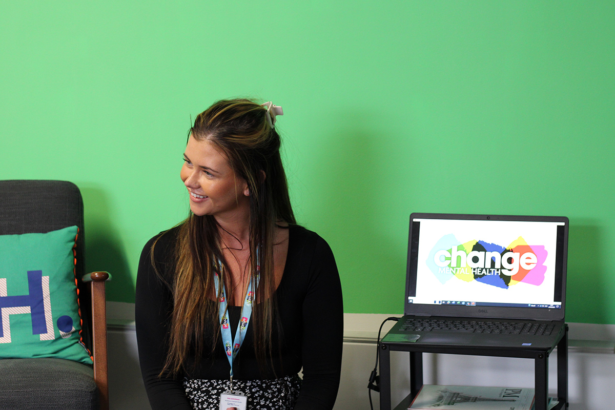 How can a specialist mental health worker help residents?