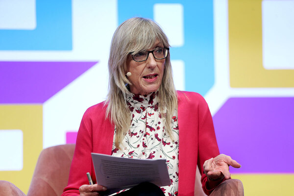 Regulator of Social Housing boss to step down