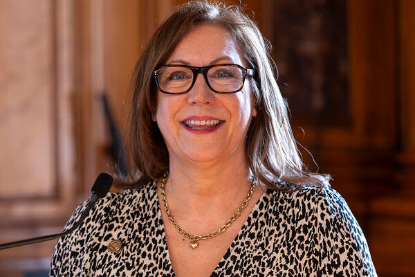 Chief executive of Glasgow landlord announces retirement