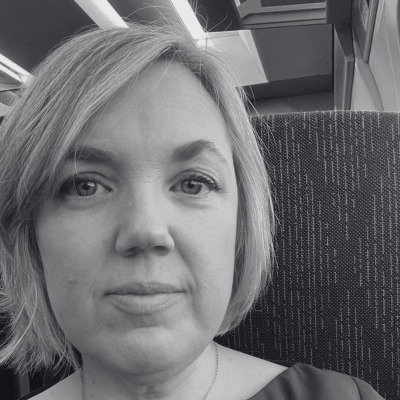 Dr Laura Forster